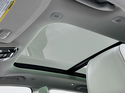 Used 2022 Jeep Grand Cherokee Overland w/ Advanced Protech Group III image 27