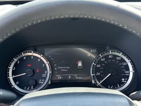 Used 2024 Toyota Highlander XLE AWD/4WD image 7