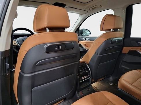 Certified 2023 BMW X7 xDrive40i w/ Executive Package image 27