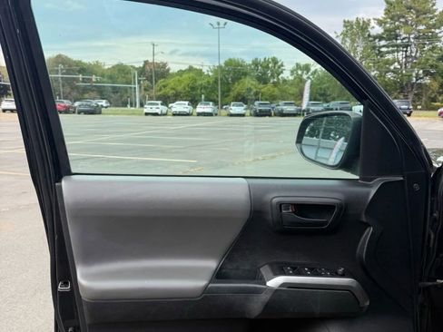 Used 2021 Toyota Tacoma SR5 image 9
