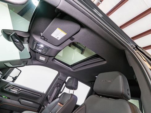 Used 2024 GMC Sierra 2500 AT4 w/ AT4 Preferred Package image 19