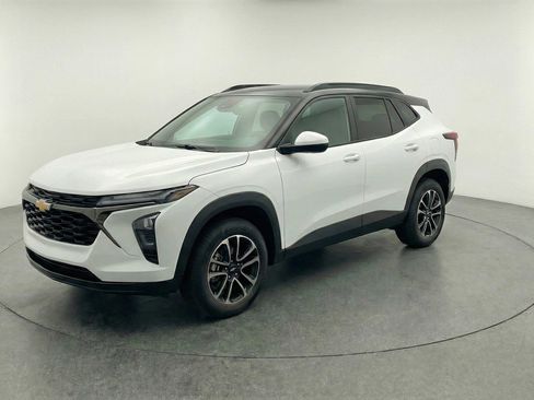 Used 2025 Chevrolet TrailBlazer LT image 3