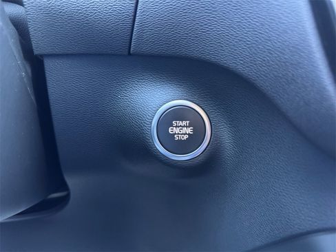 Certified 2023 Volvo XC40 B5 Plus w/ Climate Package image 17