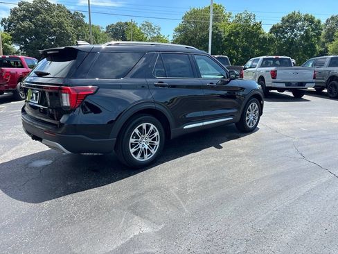 New 2026 Ford Explorer Platinum RWD image 3