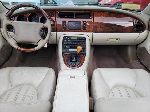 Used 2000 Jaguar XK8 XKR Convertible image 28