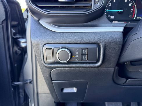Used 2024 Ford Explorer XLT RWD image 15