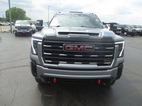 Used 2025 GMC Sierra 2500 AT4 w/ AT4 Premium Plus Package AWD/4WD image 14