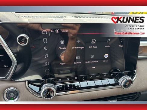 New 2025 GMC Canyon Denali image 32