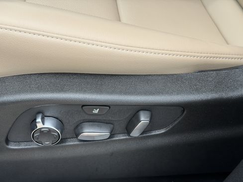 Certified 2024 Cadillac XT4 Premium Luxury AWD/4WD image 17