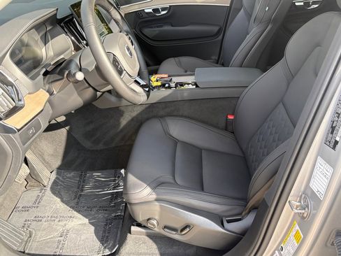 Certified 2025 Volvo XC90 B6 Plus image 26