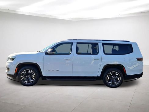 Used 2024 Jeep Wagoneer L Series III w/ Flexible Seating Group image 4