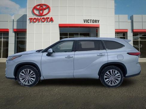 Used 2023 Toyota Highlander Platinum image 6