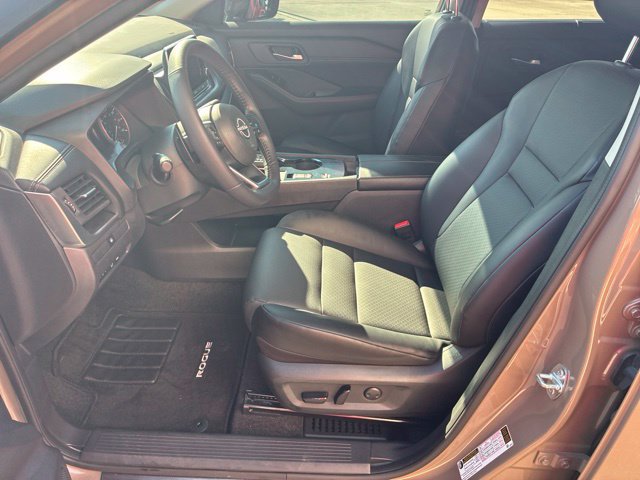 Used 2024 Nissan Rogue SV w/ SV Premium Package FWD image 17