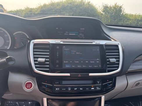 Used 2016 Honda Accord EX image 16