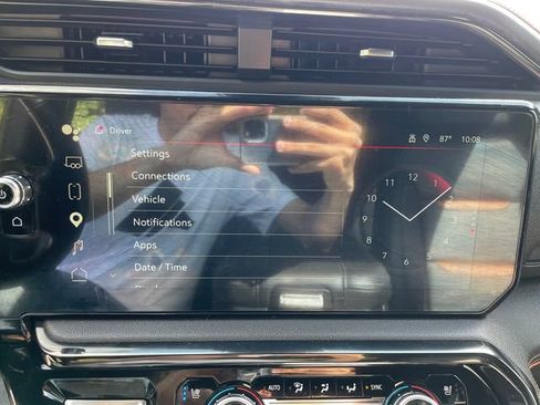 Certified 2025 GMC Sierra 1500 AT4 w/ Technology Package AWD/4WD image 32