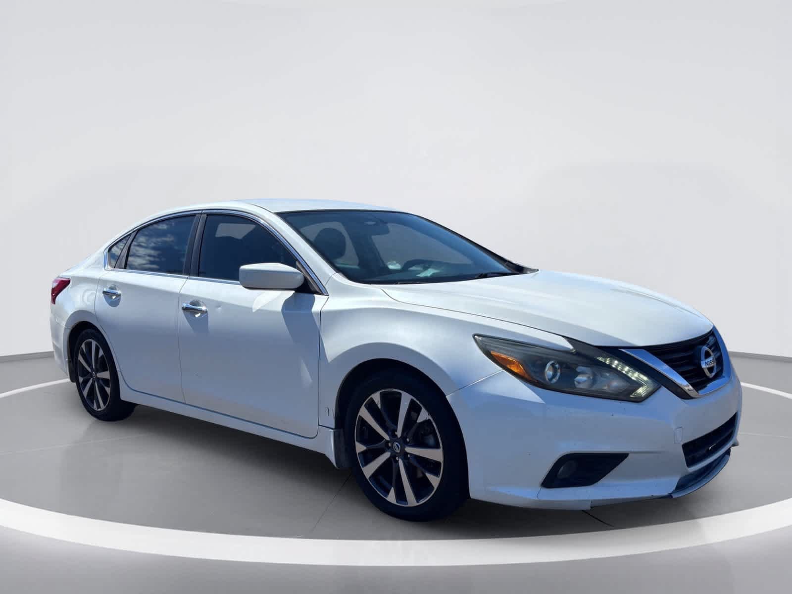 Used 2016 Nissan Altima 2.5 SR w/ LED Appearance Package FWD image 9