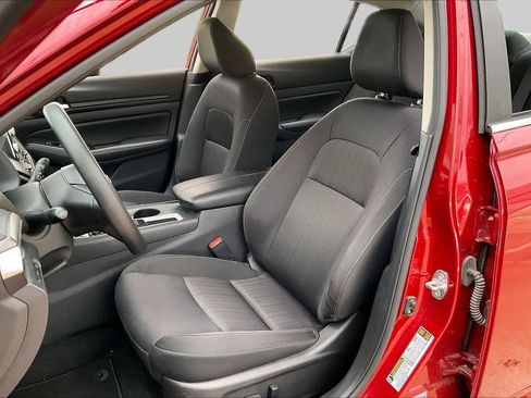 Used 2025 Nissan Altima 2.5 SV FWD image 7