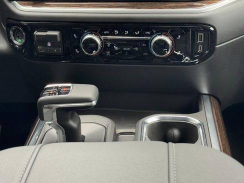 New 2026 GMC Sierra 1500 Elevation image 14