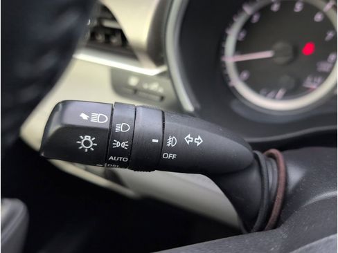 Used 2023 Toyota Highlander XLE image 26