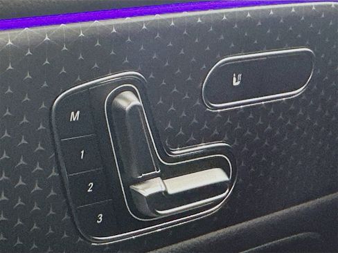 Certified 2025 Mercedes-Benz GLB 250 4MATIC image 21