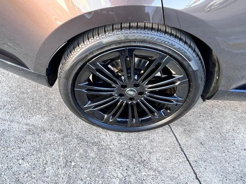 Used 2025 Land Rover Range Rover Long Wheelbase Autobiography image 13