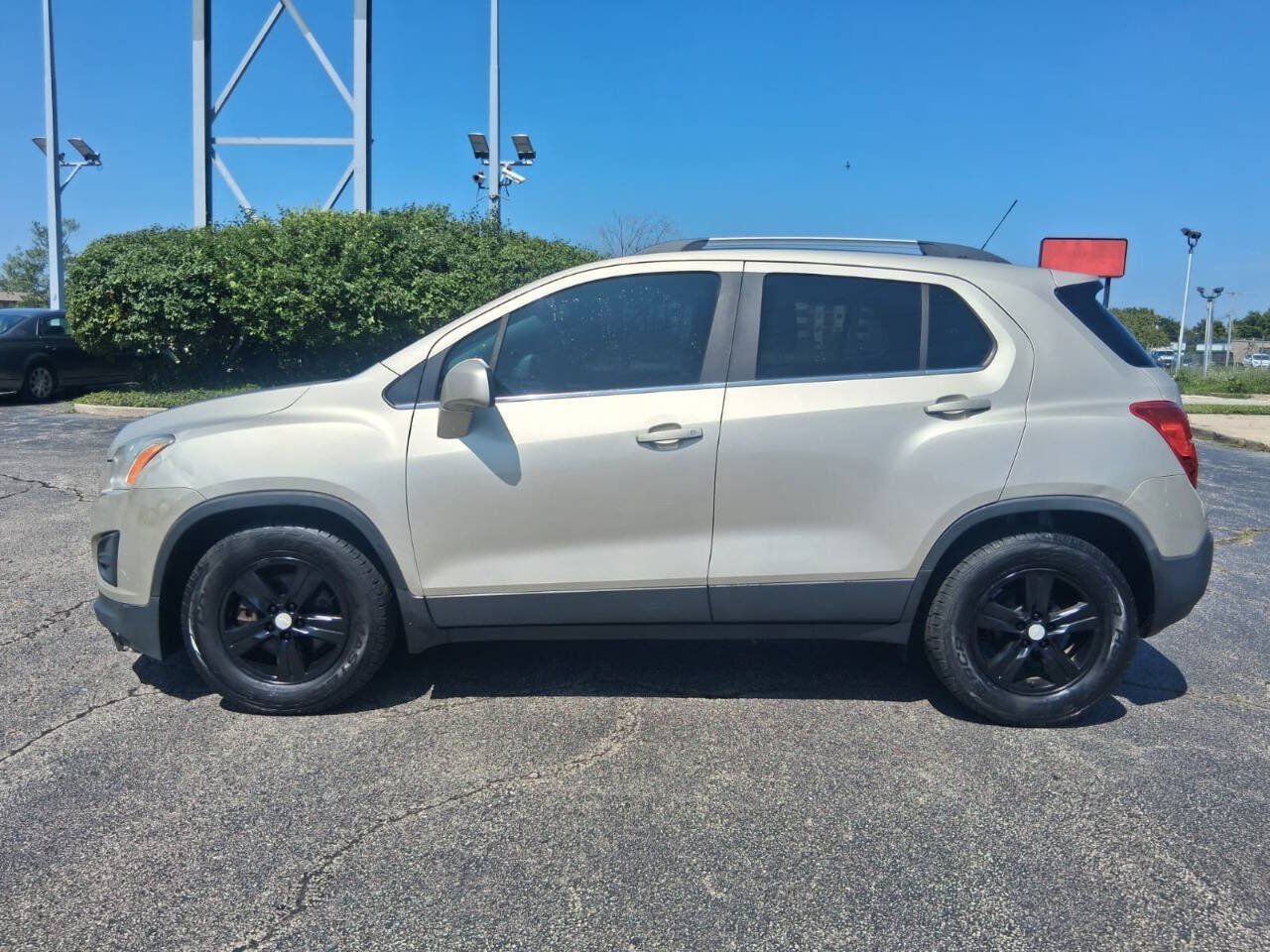 Used 2016 Chevrolet Trax LT w/ LT Sun and Sound Package FWD image 5