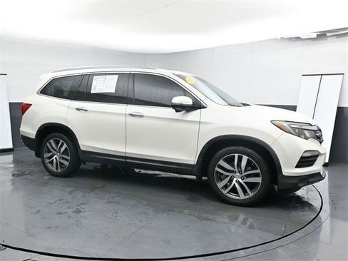 Used 2017 Honda Pilot Touring image 3