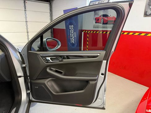 Used 2016 Porsche Macan S AWD/4WD image 40