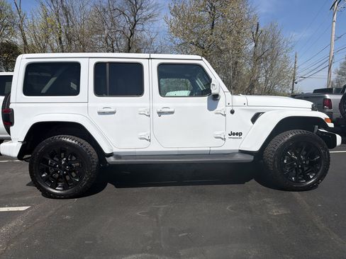 Certified 2022 Jeep Wrangler Unlimited Sahara AWD/4WD image 8
