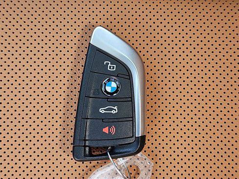 New 2026 BMW 330i Sedan w/ Premium Package image 37