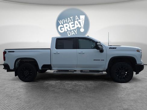 Used 2025 Chevrolet Silverado 2500 LT w/ Trail Boss Package image 2