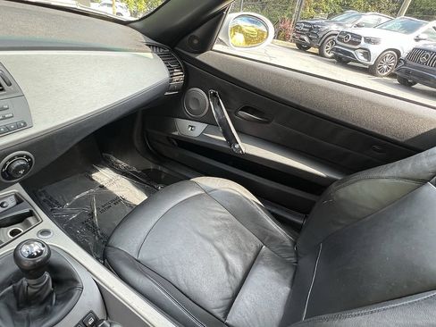 Used 2003 BMW Z4 2.5i image 33