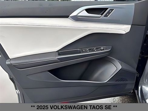 Used 2025 Volkswagen Taos SE w/ Panoramic Sunroof Package image 13