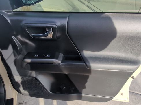 Used 2019 Toyota Tacoma TRD Off-Road image 29