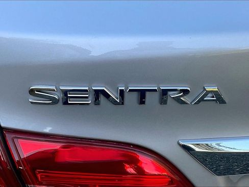 Used 2017 Nissan Sentra SV FWD image 23