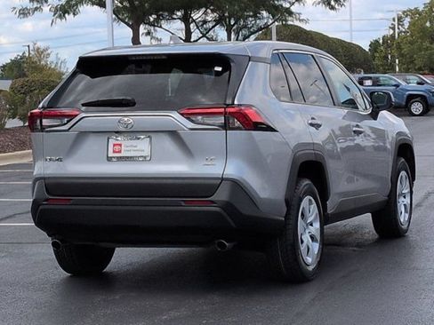Used 2025 Toyota RAV4 LE AWD/4WD image 5
