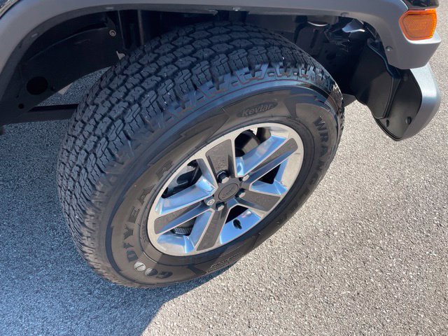 Used 2022 Jeep Wrangler Unlimited Sahara w/ Cold Weather Group AWD/4WD image 16