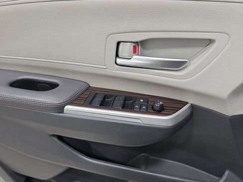 Certified 2024 Toyota Sienna XLE FWD image 25