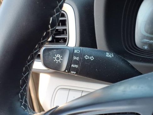 Used 2023 Hyundai Venue SEL w/ Cargo Package image 16