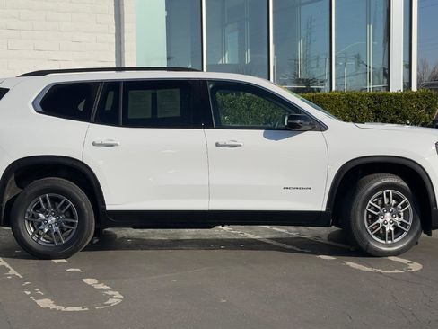 Used 2025 GMC Acadia Elevation image 4