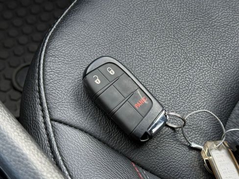 Used 2025 Jeep Compass Trailhawk image 21