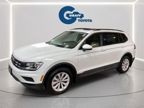 Used 2019 Volkswagen Tiguan SE w/ Panoramic Sunroof Package image 2