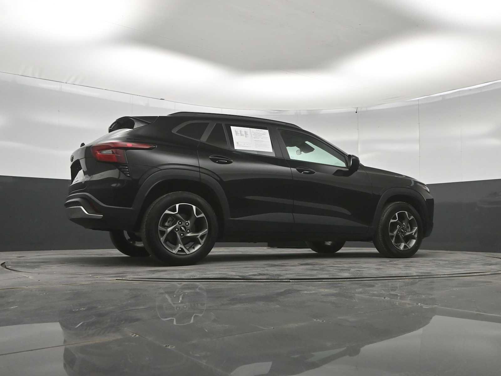 Used 2025 Chevrolet Trax LT FWD image 42