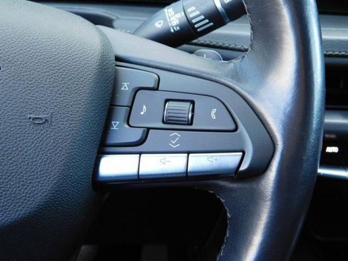 Used 2024 Cadillac XT4 Premium Luxury image 29