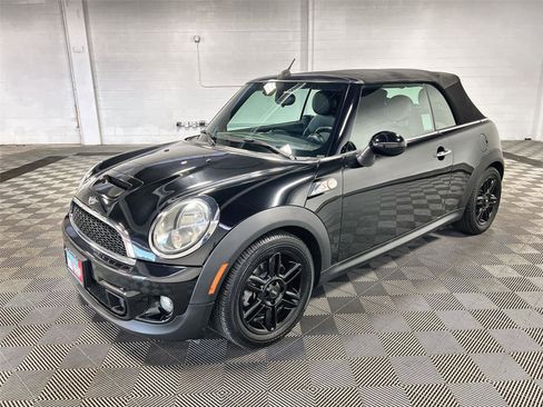 Used 2015 MINI Cooper S w/ Always Open Package image 2