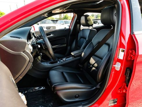 Used 2018 Mercedes-Benz GLA 250 image 32
