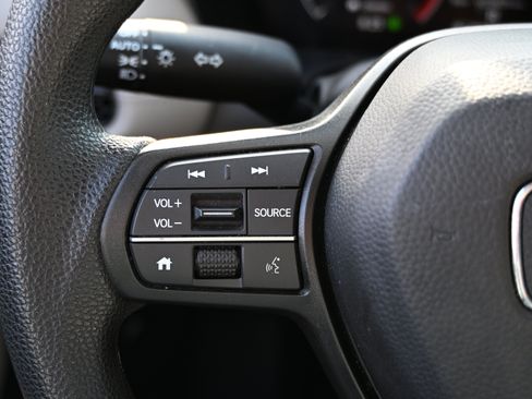 Used 2025 Honda HR-V LX image 25