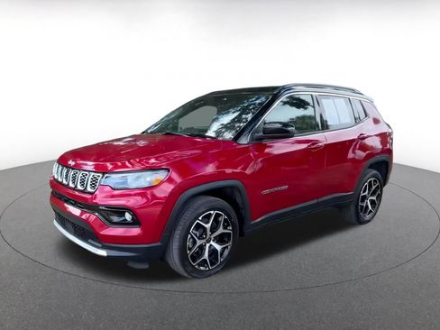 Used 2025 Jeep Compass Limited image 7
