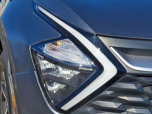 Used 2023 Kia Sportage LX image 10