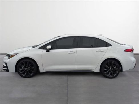 Certified 2025 Toyota Corolla SE image 3